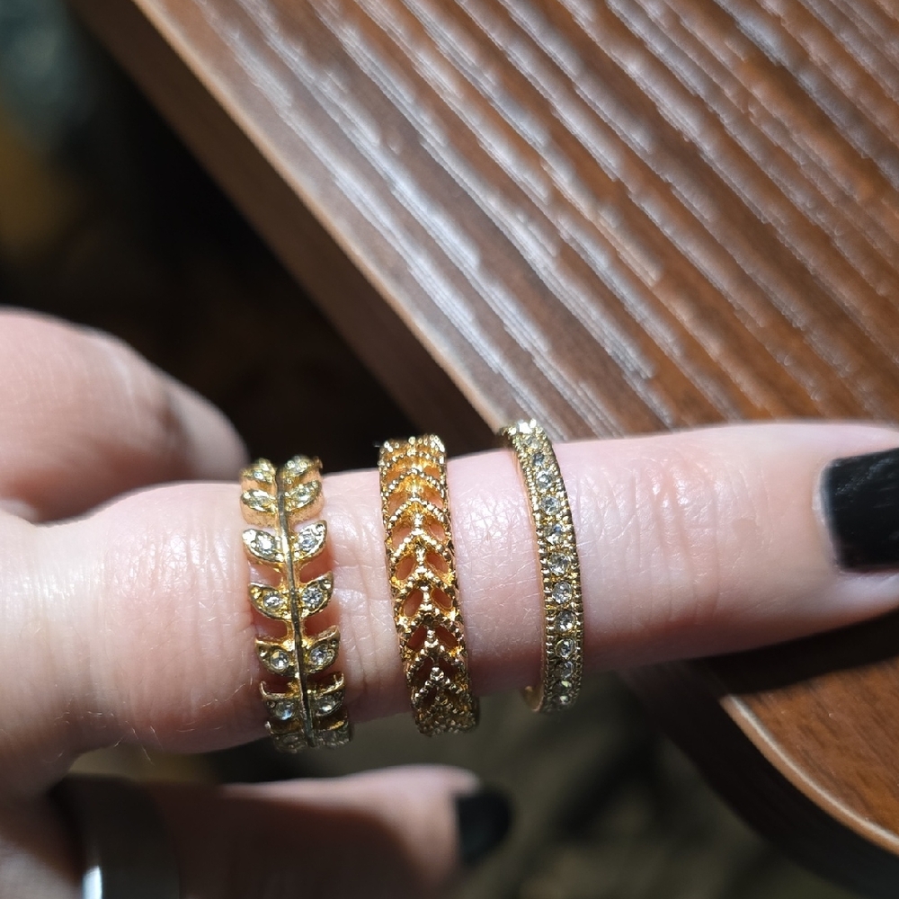 Fashion Jewelry: Elegant Gold and Silver Women's Ring Set